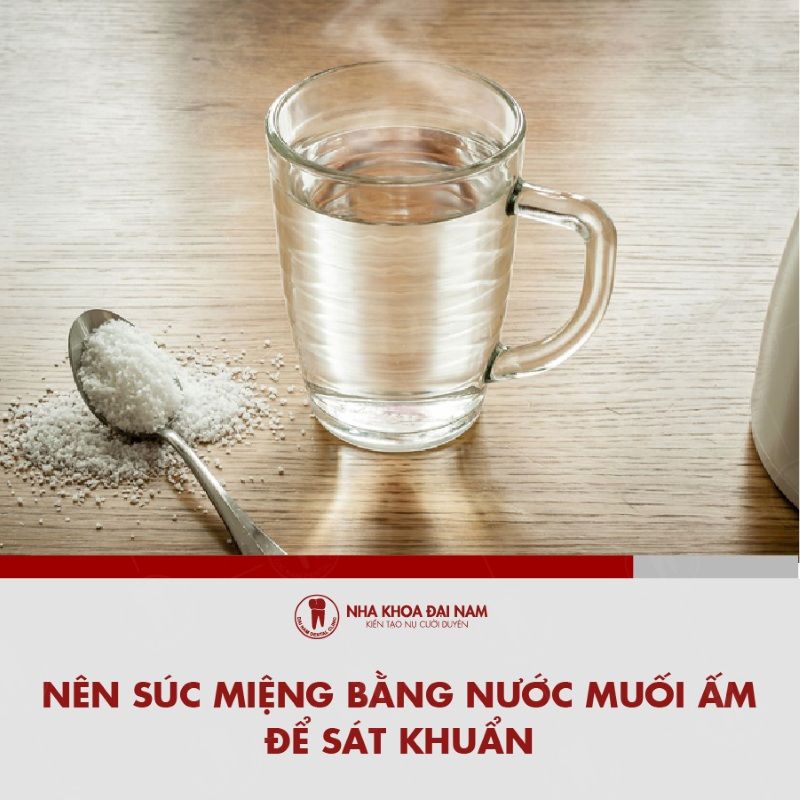Nen suc mieng bang nuoc muoi am de sat khuan